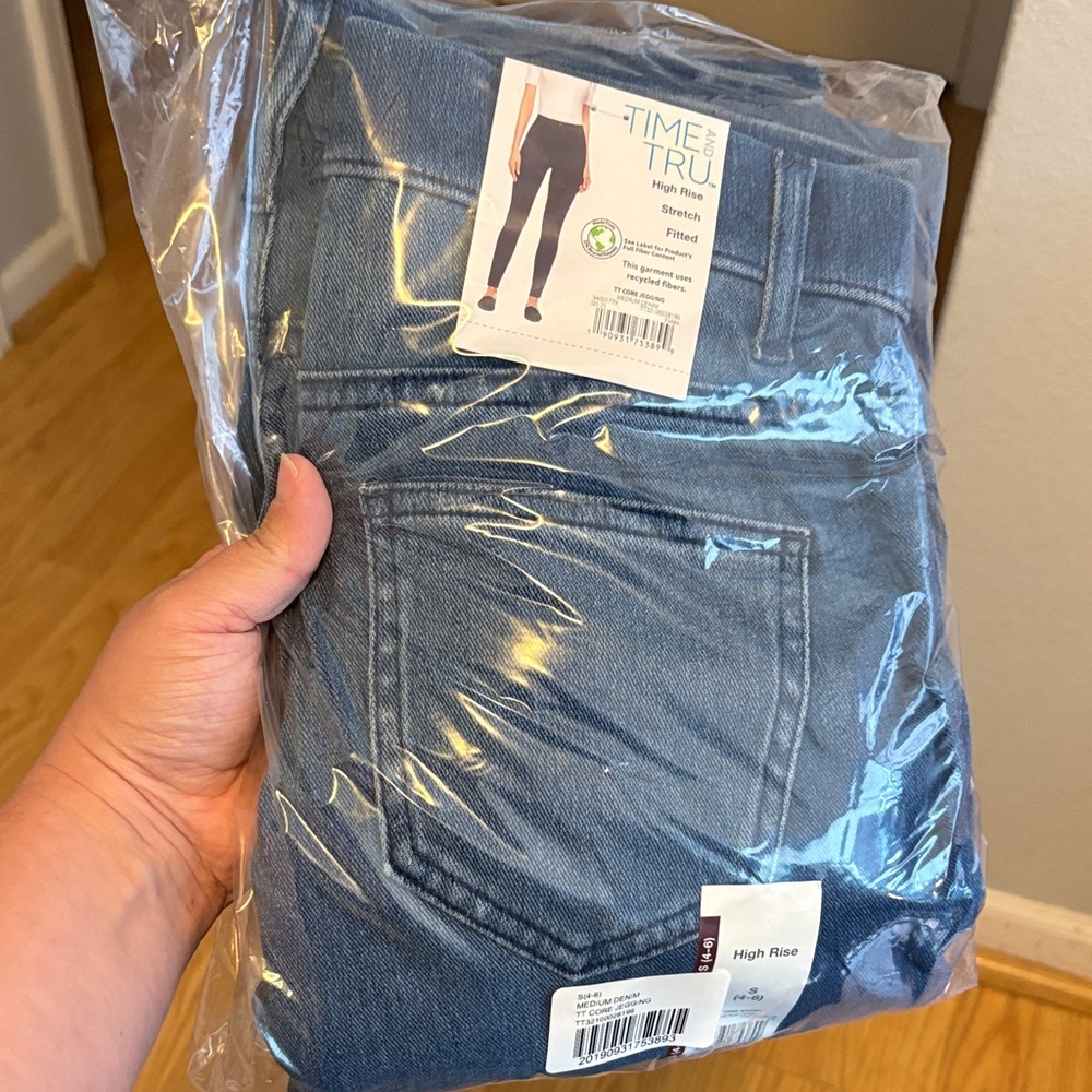 Time and Tru Women's High Rise Denim Jeans 2 pair
